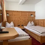Nyaraló Prantl *